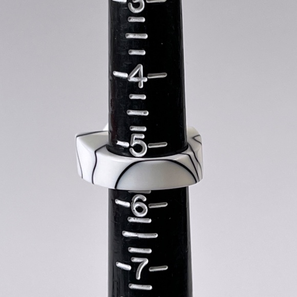 Vintage Lucite Ring Chunky Ball White Black Marble Swirl Statement Unisex - Picture 3 of 9